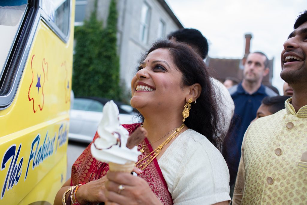 wedding guest holding icecream